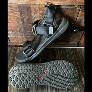 LIKE NEW! COLUMBIA Black Sandals